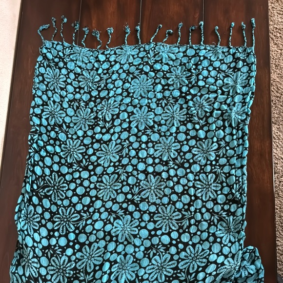 Black & Blue Flower Power Scarf with tassels - Picture 6 of 8